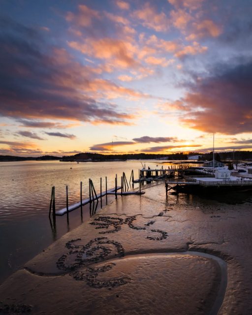 Following up on yesterday's picture, these were from the same day but happened to end up in Wiscasset right at sunset and found the public boat launch. While I was flying around getting some shots I found these fun patterns of clam fishers and the railroad that passes right by the docks. And wouldn't you know it, a train came through as well! Talk about perfect timing!
#drone #wiscasset #maine