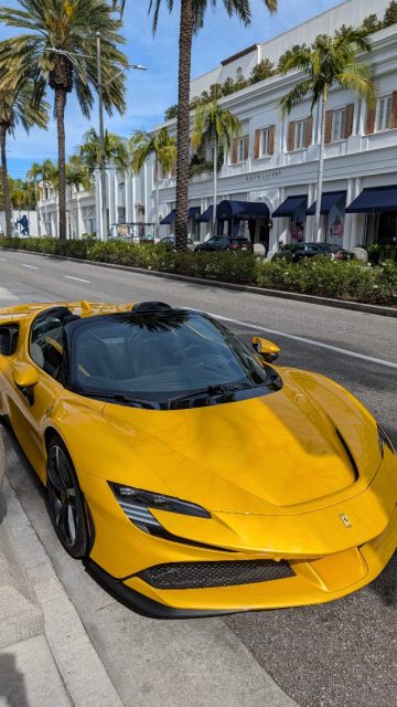 Saw the beautiful @houseofbijan Ferrari SF90 spyder in LA and had to stop and oggle. Enjoy :)
#ferrari #sf90spider